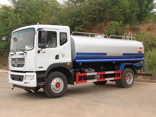 國(guó)五消毒液噴灑車(chē) 灑水車(chē)的升級(jí)，城市衛(wèi)生的守護(hù)者